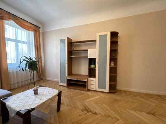 Izīrē plašu 3 istabu dzīvokli!  Dzīvoklis ir gaišs un mājīgs. un tajā visas 3 istabas ir izolētas. I Rīga