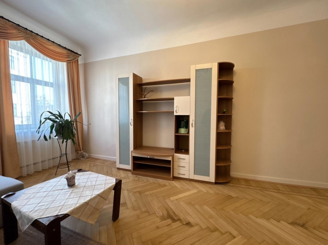 Izīrē plašu 3 istabu dzīvokli!  Dzīvoklis ir gaišs un mājīgs. un tajā visas 3 istabas ir Rīga - foto 3