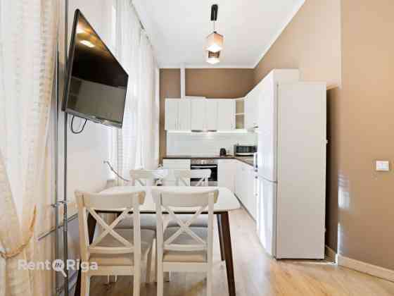 Свежая 3-комнатная квартира в центре Риги!  Продуманная планировка  прихожая, Rīga