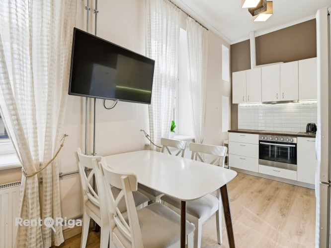 Svaigs 3-istabu dzīvoklis Rīgas centrā!   Pārdomāts plānojums  ieejas halle, viesistaba Rīga - foto 2