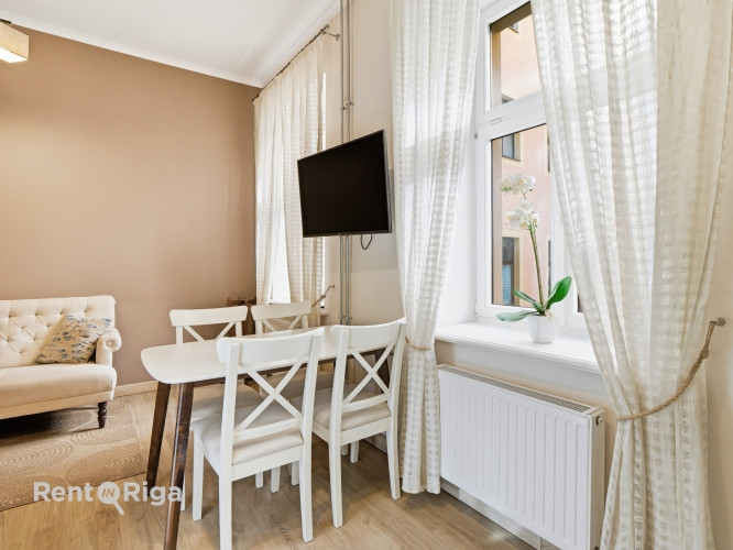 Svaigs 3-istabu dzīvoklis Rīgas centrā!   Pārdomāts plānojums  ieejas halle, viesistaba Rīga - foto 4