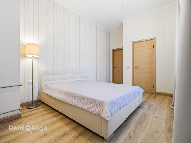 Svaigs 3-istabu dzīvoklis Rīgas centrā!   Pārdomāts plānojums  ieejas halle, viesistaba Rīga - foto 9