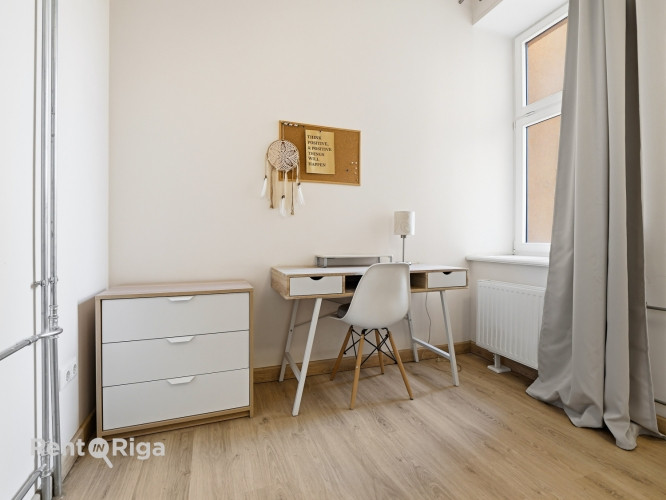 Svaigs 3-istabu dzīvoklis Rīgas centrā!   Pārdomāts plānojums  ieejas halle, viesistaba Rīga - foto 8