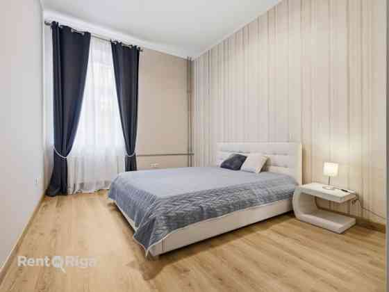 Свежая 3-комнатная квартира в центре Риги!  Продуманная планировка  прихожая, Rīga