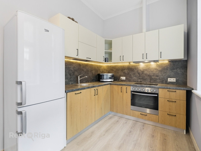 Svaigs 3-istabu dzīvoklis Rīgas centrā!   Pārdomāts plānojums  ieejas halle, viesistaba Rīga - foto 2