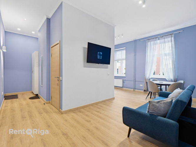 Svaigs 3-istabu dzīvoklis Rīgas centrā!   Pārdomāts plānojums  ieejas halle, viesistaba Rīga - foto 1