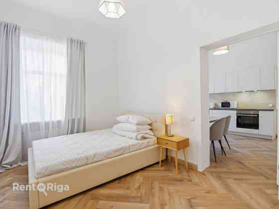 Свежая 3-комнатная квартира в центре Риги!  Продуманная планировка  прихожая, Rīga