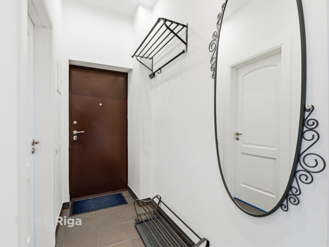 Svaigs 3-istabu dzīvoklis Rīgas centrā!   Pārdomāts plānojums  ieejas halle, viesistaba Rīga - foto 9