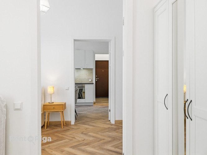 Svaigs 3-istabu dzīvoklis Rīgas centrā!   Pārdomāts plānojums  ieejas halle, viesistaba Rīga - foto 3