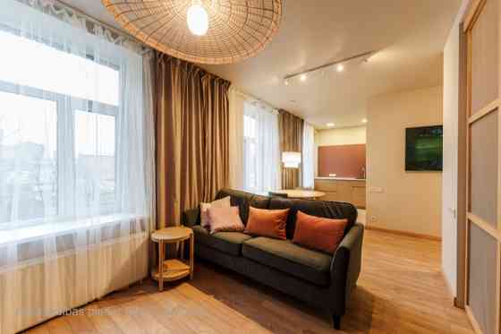 Moderns 2 istabu dzīvoklis  Pilnībā mēbelēts dzīvoklis A. Čaka ielā, pie Ziedoņdārza, piedāvā komfor Rīga