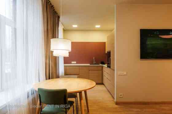 Moderns 2 istabu dzīvoklis  Pilnībā mēbelēts dzīvoklis A. Čaka ielā, pie Ziedoņdārza, piedāvā komfor Rīga