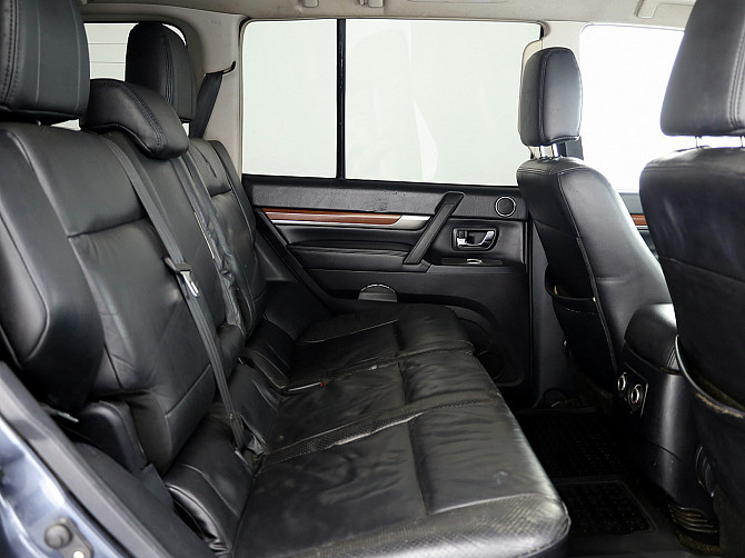 Mitsubishi Pajero Luxury ATM 3.2 Di-D 125kW Таллин - изображение 7