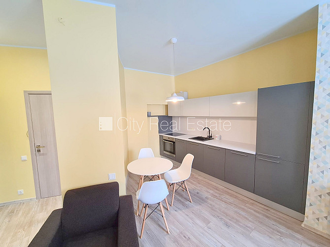 Jaunceltne, renovēta māja, ieeja no ielas, ir lifts, kāpņu telpa pēc kapitālā remonta, Rīga - foto 15