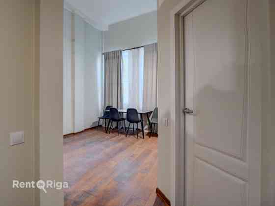 Доступна просторная двухуровневая квартира в стиле лофт с отдельной спальней и Rīga