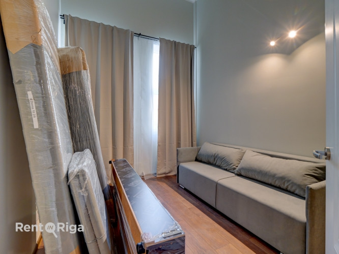 Pieejams plašs lofta tipa dzīvoklis divos stāvos ar atsevišķu istabu un lielu, plašu Rīga - foto 3
