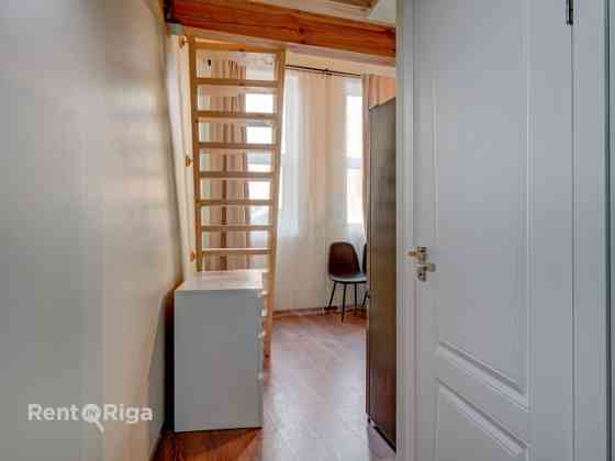 Сдается просторная двухуровневая квартира в стиле лофт с большой и светлой Rīga