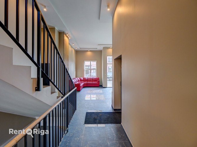 Pieejams plašs un gaišs studio tipa dzīvoklis ar ērtu plānojumu. Dzīvoklis ir pilnībā Rīga - foto 9