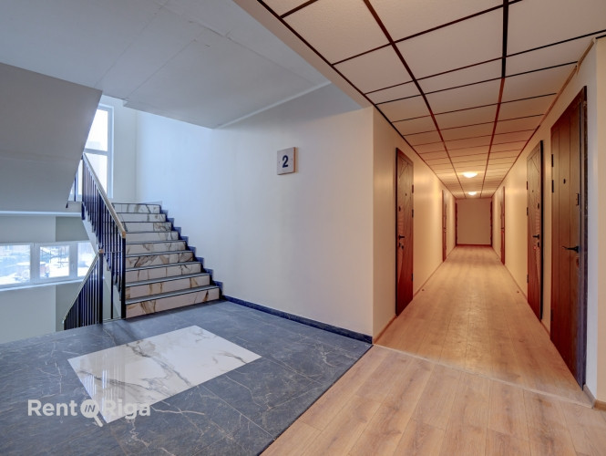 Pieejams plašs un gaišs studio tipa dzīvoklis ar ērtu plānojumu. Dzīvoklis ir pilnībā Rīga - foto 7