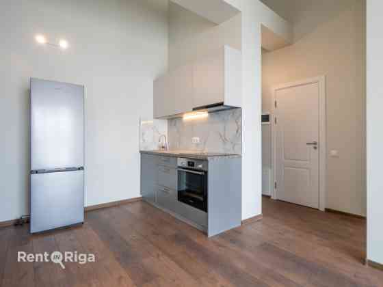 Сдается просторная и светлая 2-комнатная квартира-лофт с высокими потолками и Рига