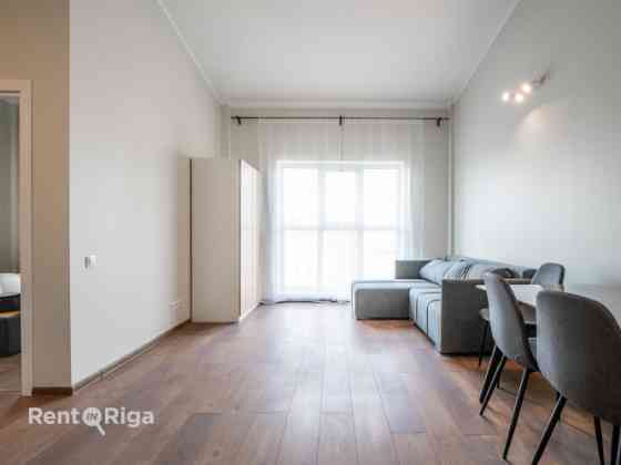 Сдается просторная и светлая 2-комнатная квартира-лофт с высокими потолками и Рига