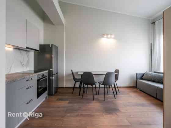 Сдается просторная и светлая 2-комнатная квартира-лофт с высокими потолками и Рига