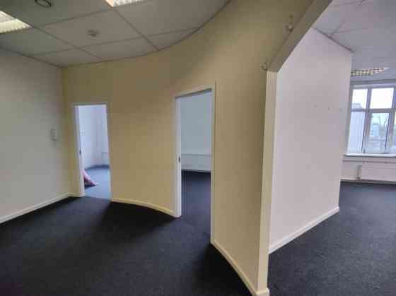 Studija / birojs / dzīvoklis ar 4 istabām.  + Maza virtuvīte. + Sava tualete ar dušu. + Noliktavas t Rīga