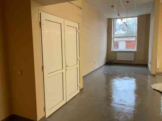 Apsildāmas ražošanas vai noliktavas telpas.  - viena liela telpa; - tikko izremontēta; - plašas metā Rīga