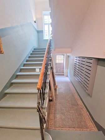 Новостройка, фасадный дом, закрытый двор, вход со двора, лифт, балкон 1,8 м2, терасса Рига - изображение 19