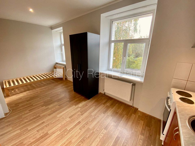 Pagalma ēka, slēgts pagalms, kāpņu telpa pēc kosmētiskā remonta, studio tipa, virtuve Rīga - foto 20