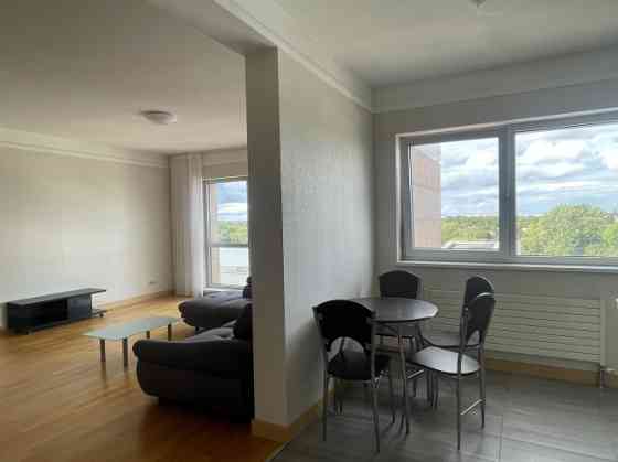 Сдается просторная 3хкомнатная квартира в многоэтажном жилом и деловом Рига