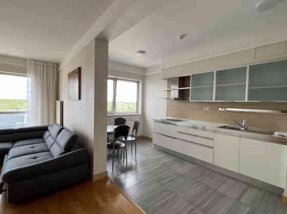 Сдается просторная 3хкомнатная квартира в многоэтажном жилом и деловом Рига