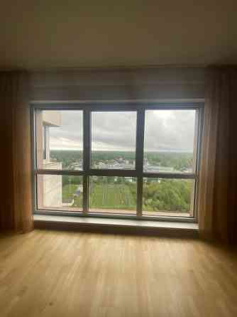 Сдается просторная 3хкомнатная квартира в многоэтажном жилом и деловом Рига