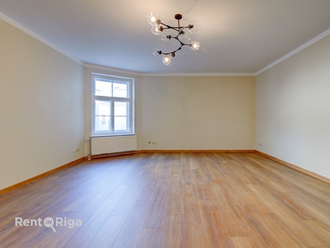 Тишина двора кажется привлекательной, когда всего в нескольких шагах можно Рига - изображение 7