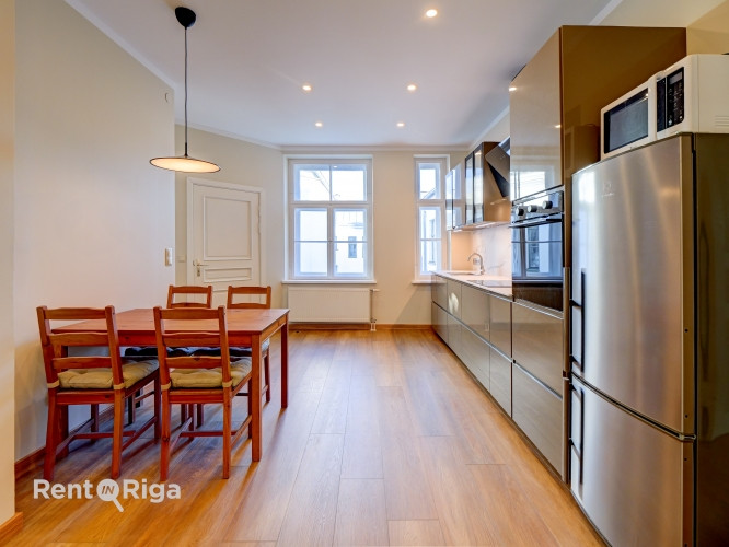 Тишина двора кажется привлекательной, когда всего в нескольких шагах можно Рига - изображение 5