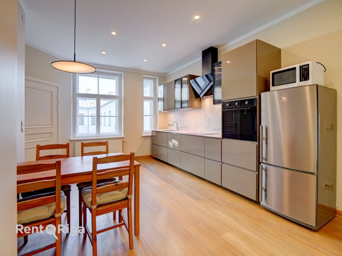 Тишина двора кажется привлекательной, когда всего в нескольких шагах можно Рига - изображение 3