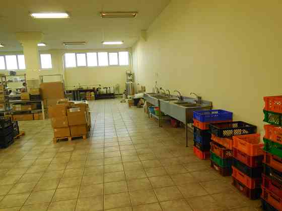 Iznomā telpas 1100 m² platībā (3 st.) ražošanai vai noliktavai (iepriekš izmantotas parfimērijas... Rīga