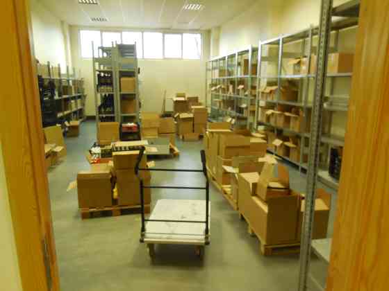 Iznomā telpas 1100 m² platībā (3 st.) ražošanai vai noliktavai (iepriekš izmantotas parfimērijas... Rīga