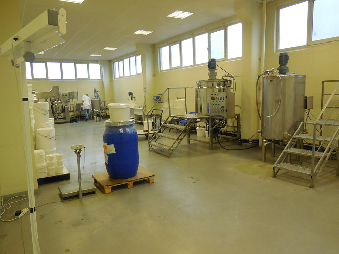 Iznomā telpas 1100 m² platībā (3 st.) ražošanai vai noliktavai (iepriekš izmantotas parfimērijas... Rīga - foto 2