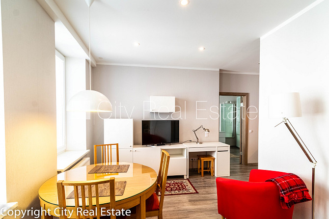 Pagalma māja, renovēta māja, labiekārtots apzaļumots pagalms, slēgts pagalms, kāpņu telpa Rīga - foto 19