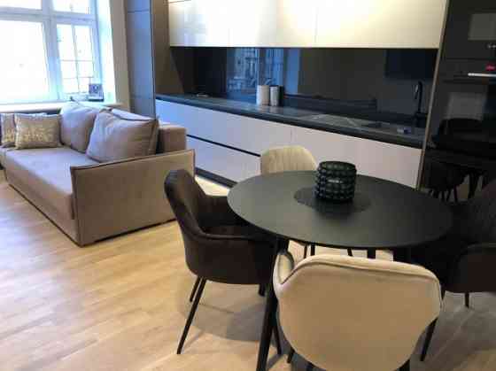 A beautiful and cozy one-bedroom apartment for rent in the very heart of the city  an exceptional lo Рига