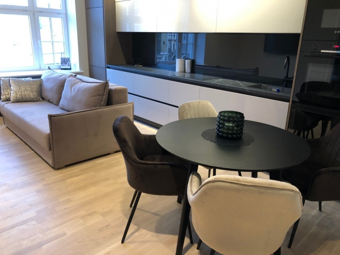 A beautiful and cozy one-bedroom apartment for rent in the very heart of the city  an exceptional lo Рига - изображение 2