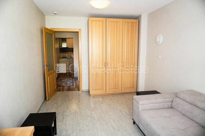 Pagalma ēka, labiekārtota apzaļumota teritorija, iežogota teritorija ar metāla sētu, Rīga - foto 16