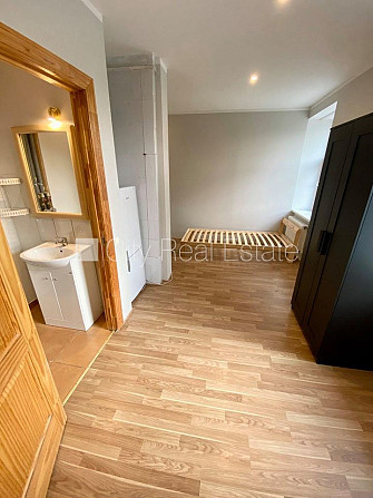 Pagalma ēka, slēgts pagalms, kāpņu telpa pēc kosmētiskā remonta, studio tipa, virtuve Rīga - foto 5