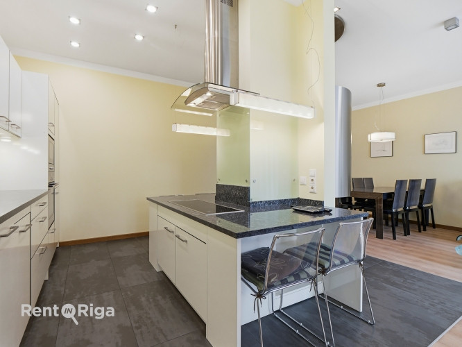 Pārdošanā plašs un kvalitatīvi izbūvēts 4 istabu dzīvoklis Šampēterī ar terasi. Rīga - foto 7