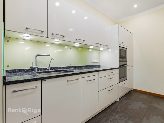 Pārdošanā plašs un kvalitatīvi izbūvēts 4 istabu dzīvoklis Šampēterī ar terasi. Rīga - foto 8