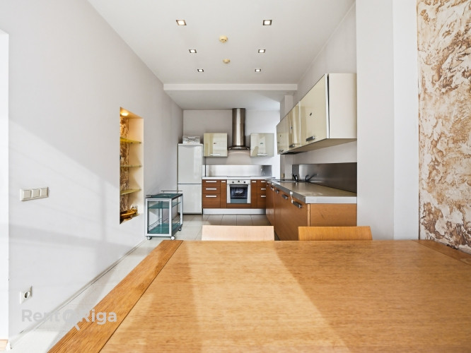 Izīrē mājīgu, siltu un gaišu 2 istabu dzīvokli Šampēterī.  Dzīvoklis atrodas ēkas 2. Rīga - foto 1