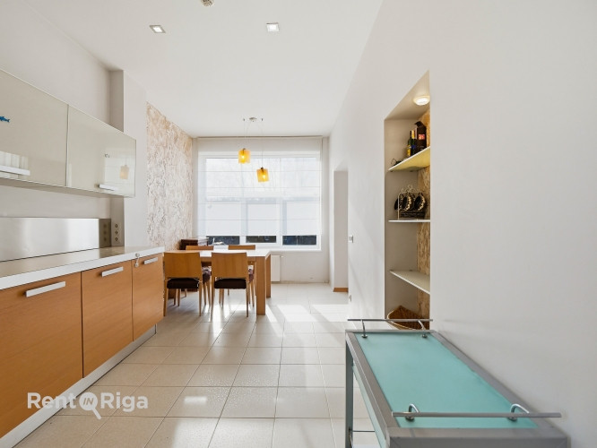 Izīrē mājīgu, siltu un gaišu 2 istabu dzīvokli Šampēterī.  Dzīvoklis atrodas ēkas 2. Rīga - foto 4