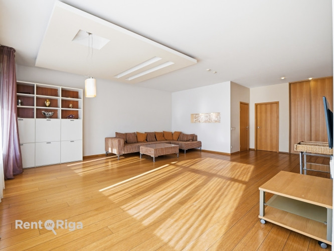 Izīrē mājīgu, siltu un gaišu 2 istabu dzīvokli Šampēterī.  Dzīvoklis atrodas ēkas 2. Rīga - foto 6