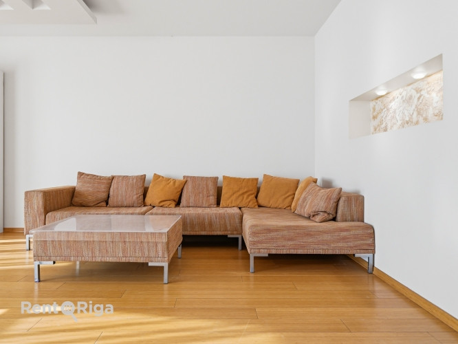 Izīrē mājīgu, siltu un gaišu 2 istabu dzīvokli Šampēterī.  Dzīvoklis atrodas ēkas 2. Rīga - foto 9