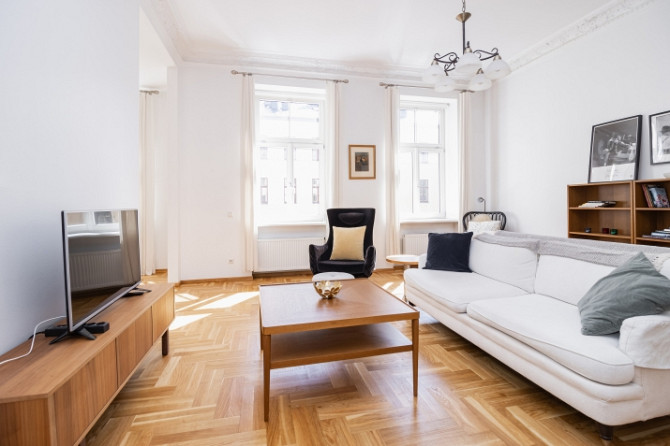 Предлагается в аренду 5-х комнатная квартира в тихом центре Риги. Квартира может Рига - изображение 1